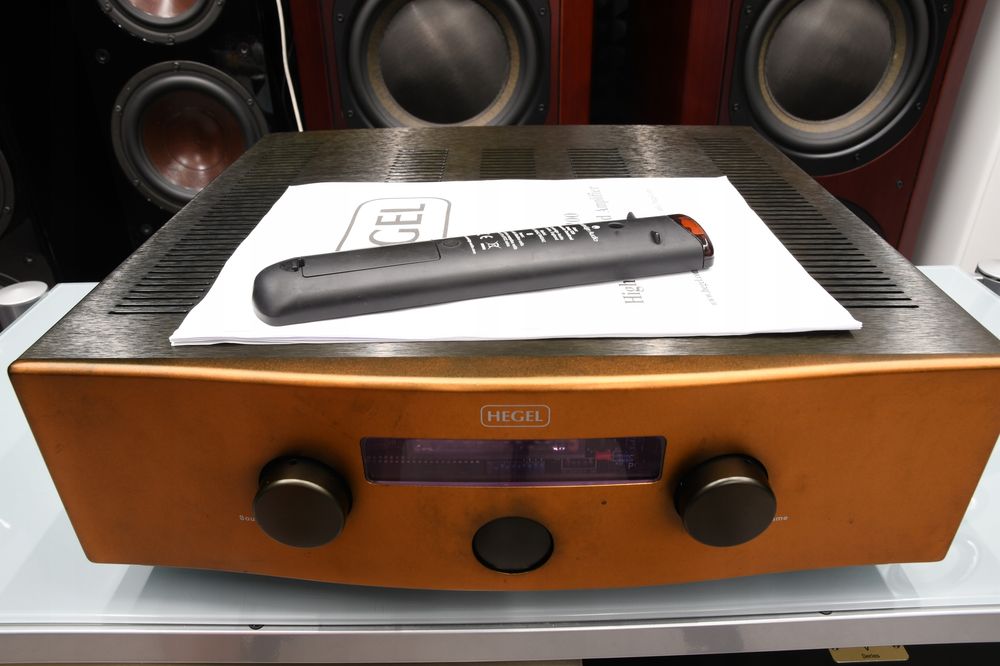 Zadbany wzmacniacz stereo Hegel H200 z XLR pilot 25Kg 2x200W 8 Ohm