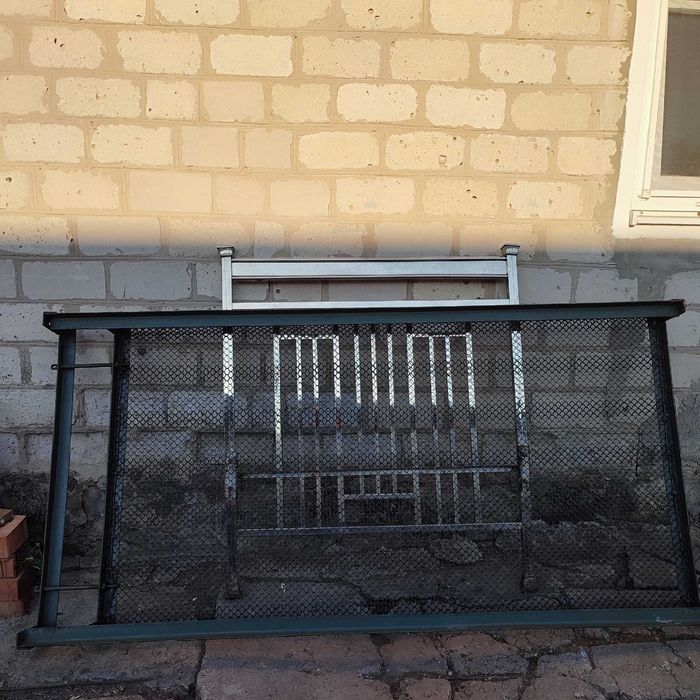 Металеве ліжко радянського типу