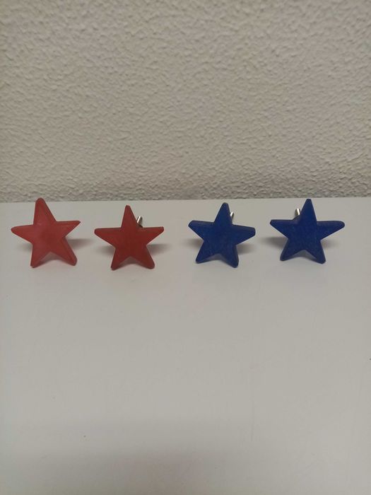 4 puxadores em formato de estrela