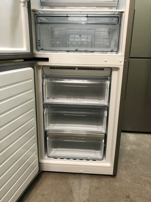 Холодильник Bosch KGN39XI41