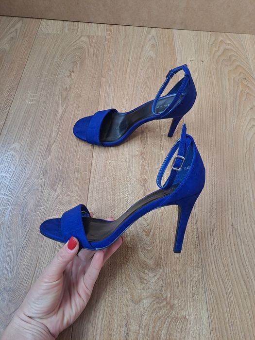 Синие нарядные босоножки на высоком каблуке