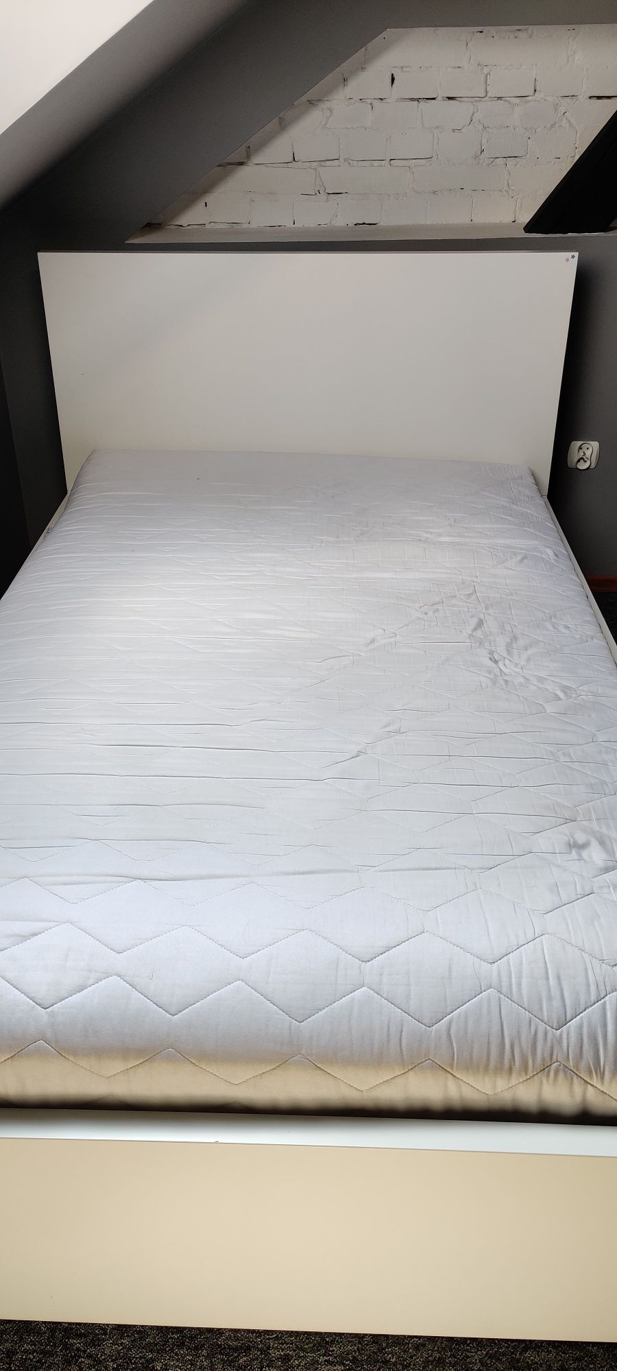 Łóżko Ikea Malm 140*200 białe z szufladami z materacem 20cm