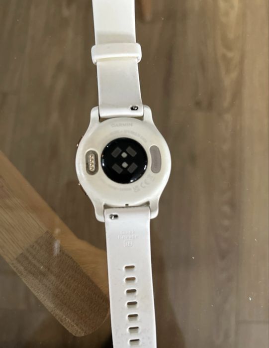 Garmin Venu 2s na części