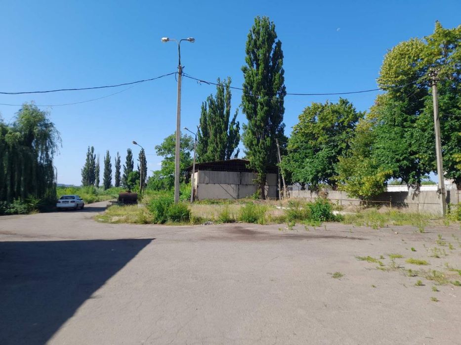 Продажа коммерческого объекта с участком 1,8 га и постройками