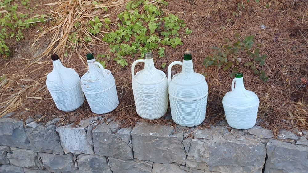 Garrafões de vinho vintage
