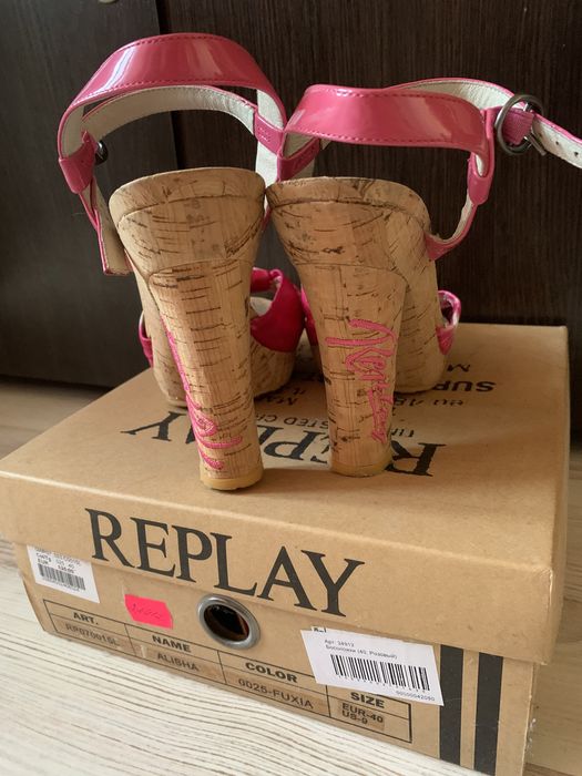 Женские босоножки