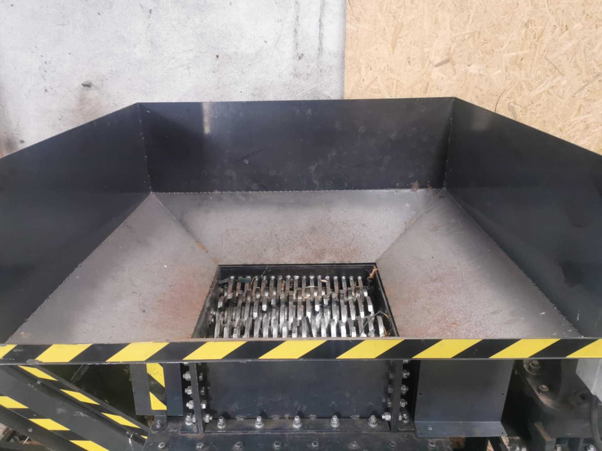Shredder kruszarka rozdrabniacz 400/600
