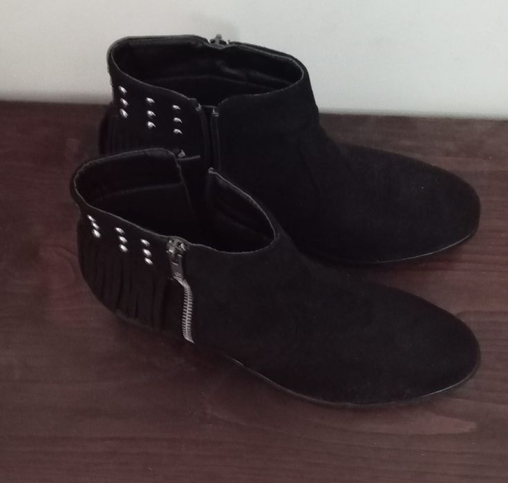 Bota comprada em Londres. Linda nova.