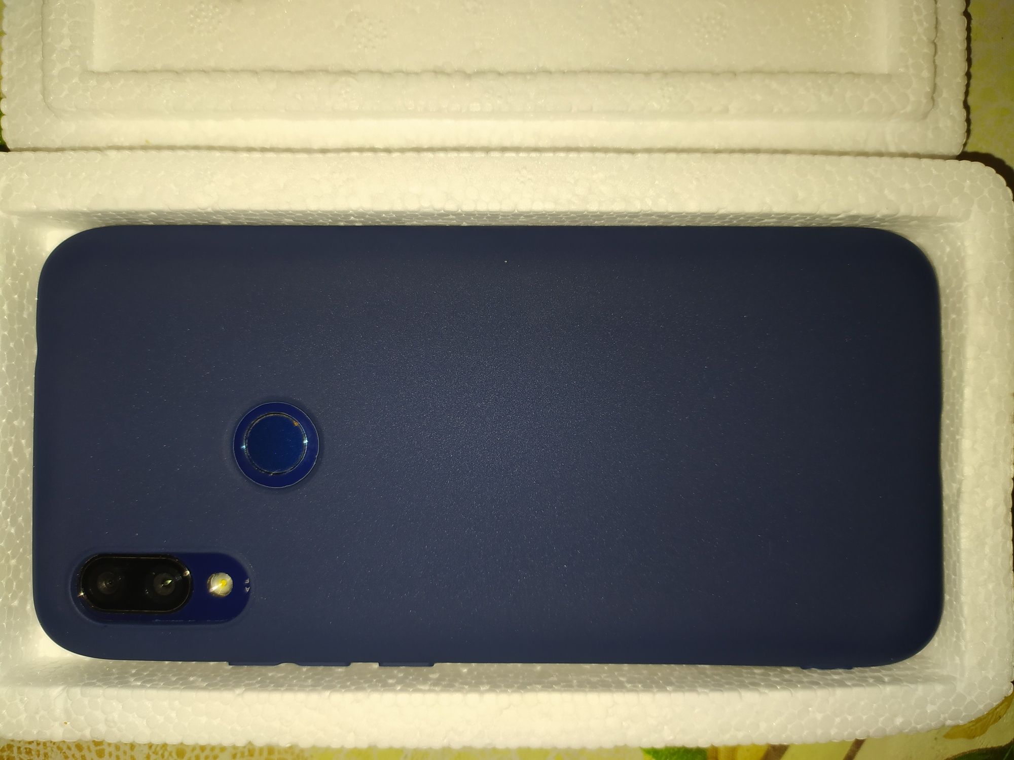 Хороший телефон,Xiaomi redmi 7,3/32
