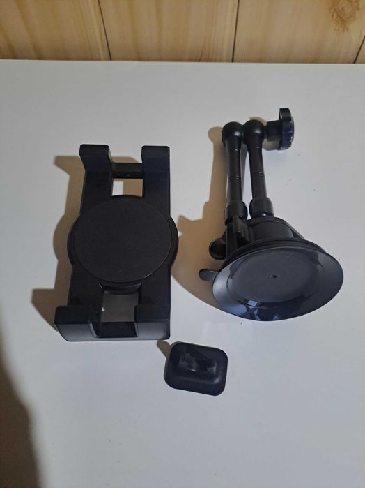 Uchwyt samochodowy na tablet