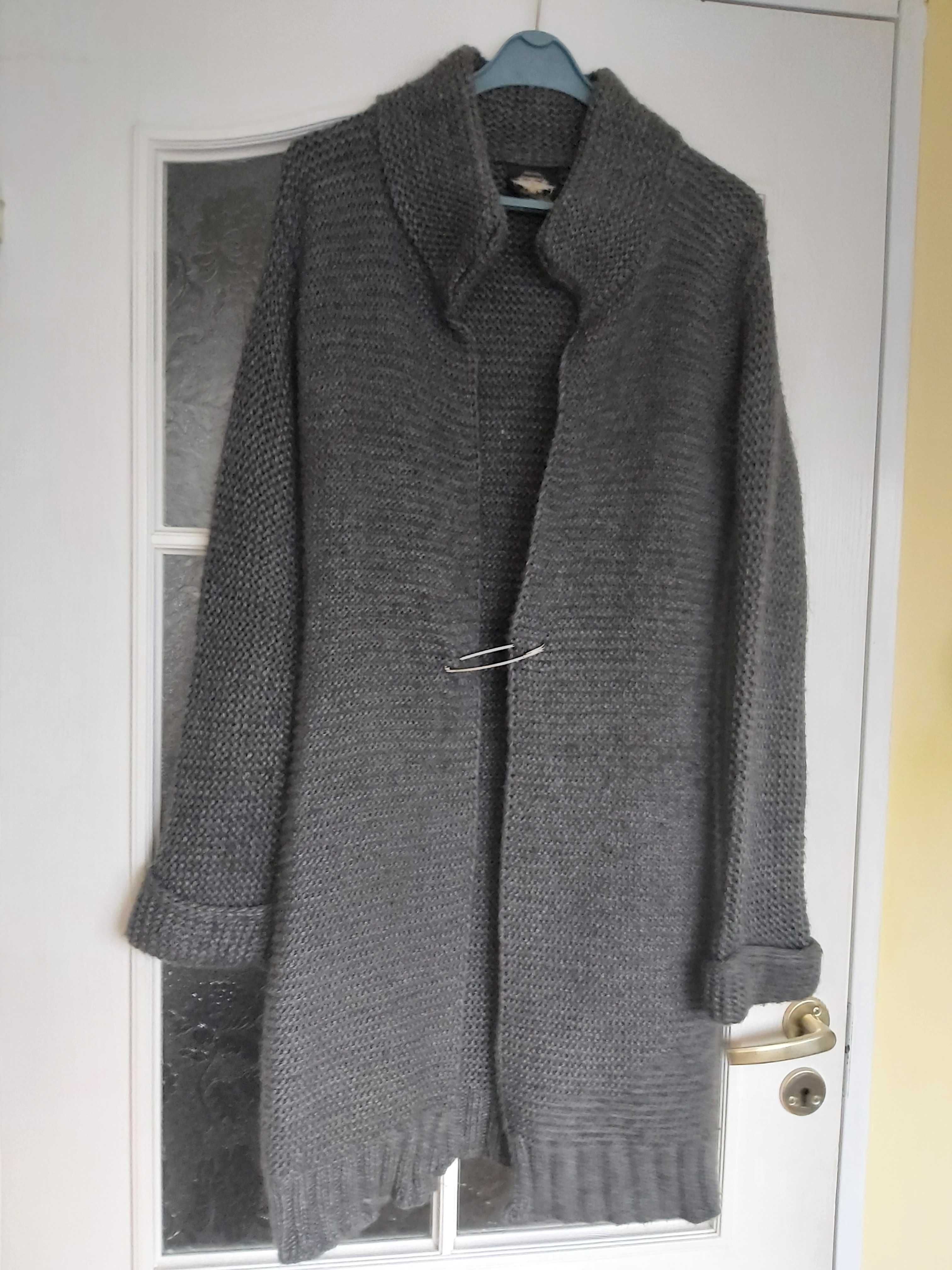 Ciepły sweter z grubym splotem
