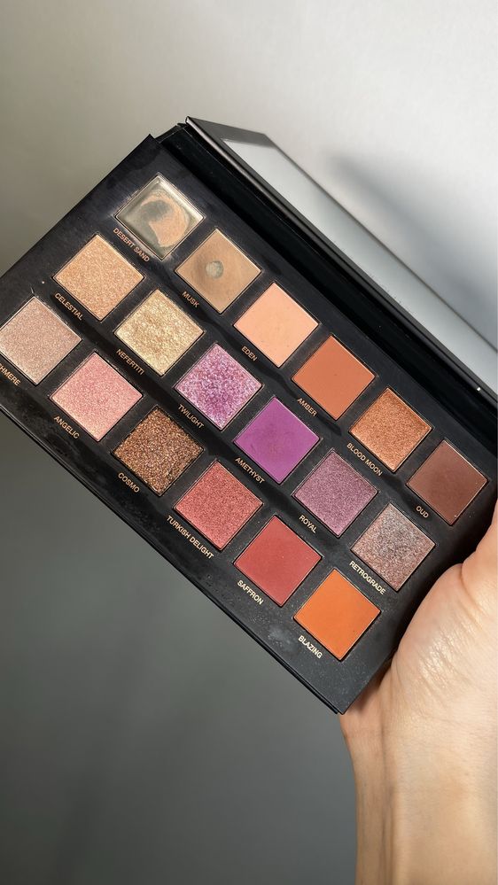 Палетка Huda Beauty