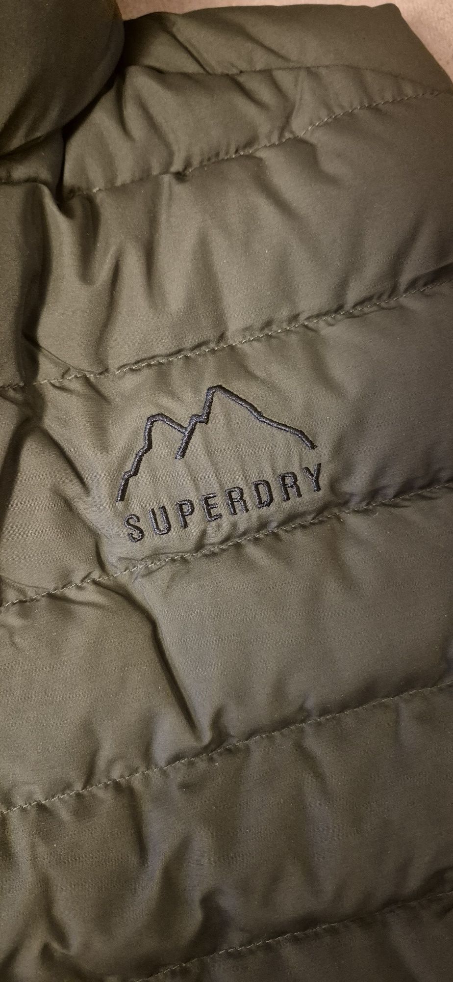 Nowa z metkami kamizelka Superdry
