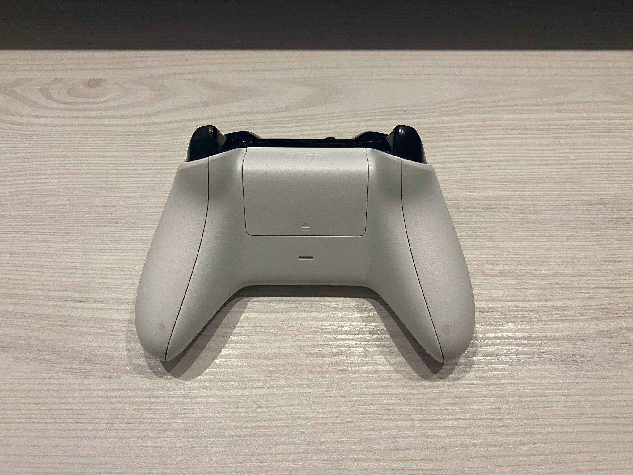Pad do konsoli Xbox One S/X Biały
