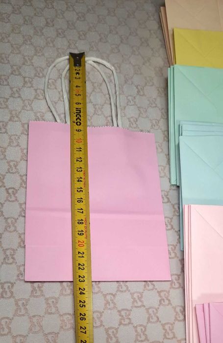 Пакети подарункові паперові кольорові з ручками