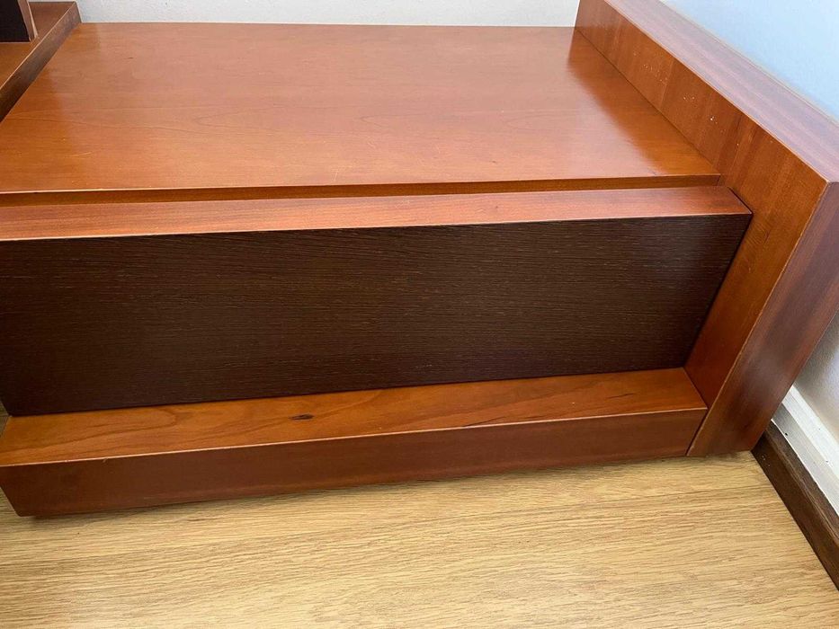 Cama casal e mesas cabeceira - cerejeira e wengué