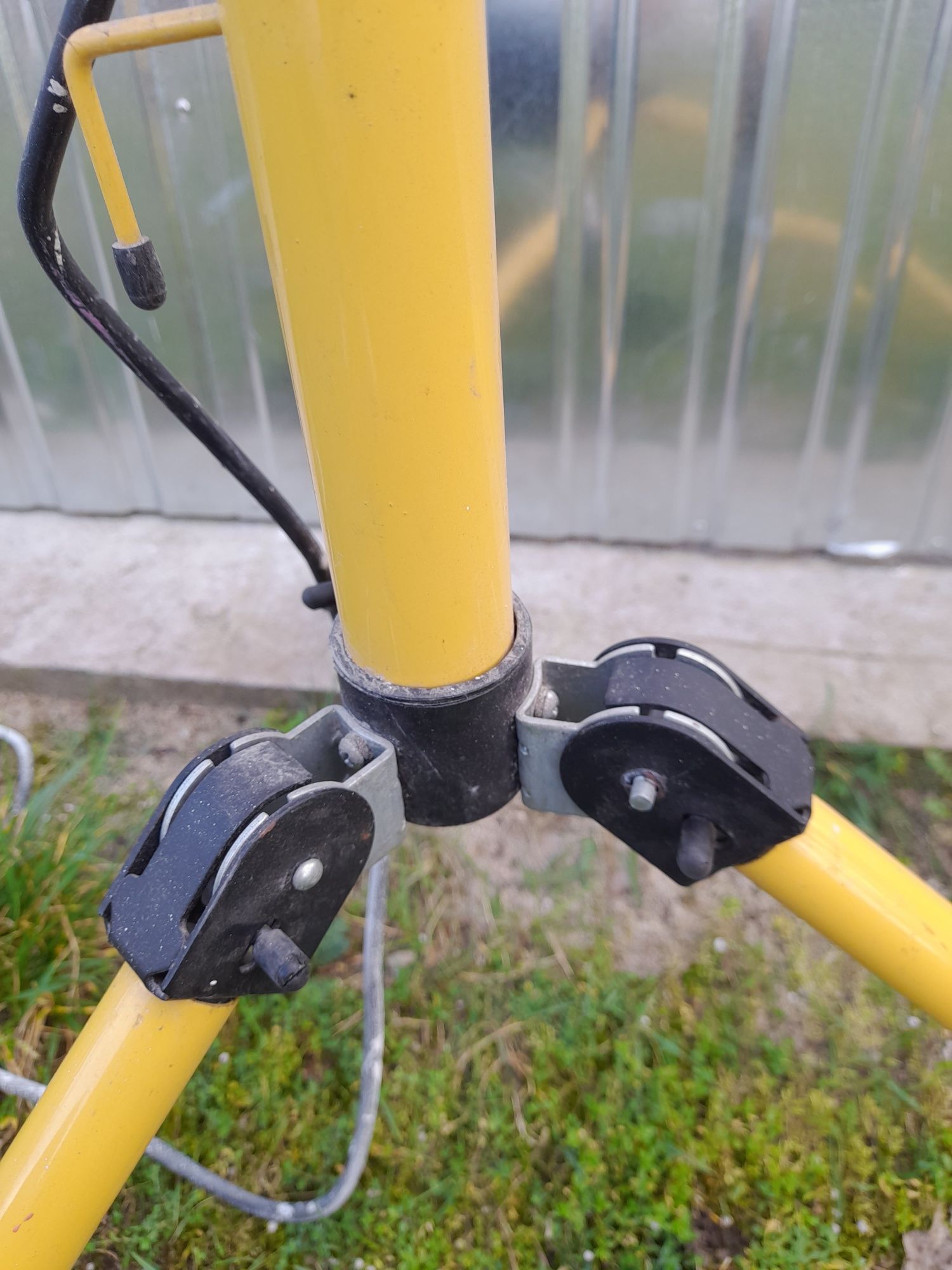Halogen na statywie