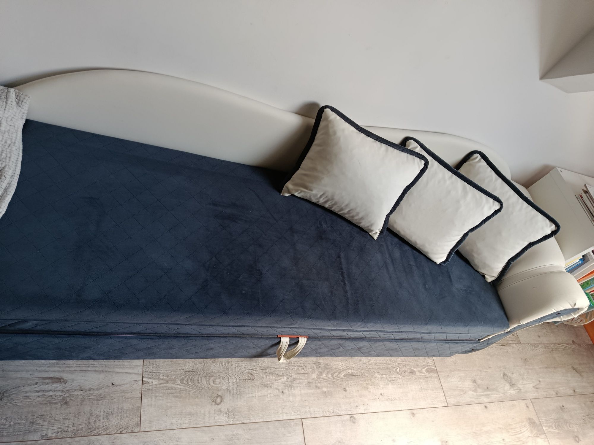 Sofa rozkładana dziewczęca