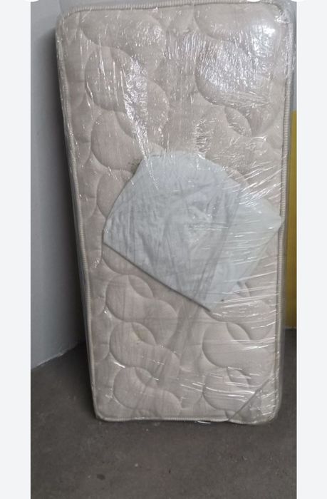 Berço de bebé em madeira como novo