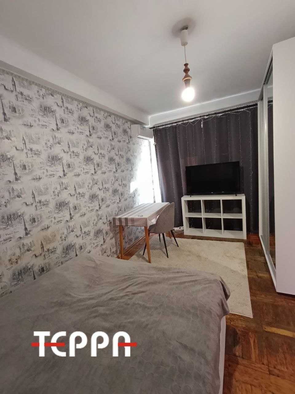 Продам 2-кімнатну квартиру на Малому ринку, проспект Соборний, 144