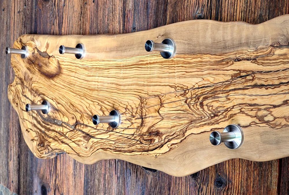 Wieszak na ubrania ,drewno oliwne