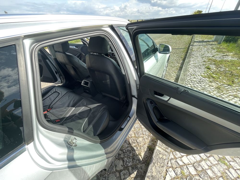 Audi A4 Avant cinza metalizado