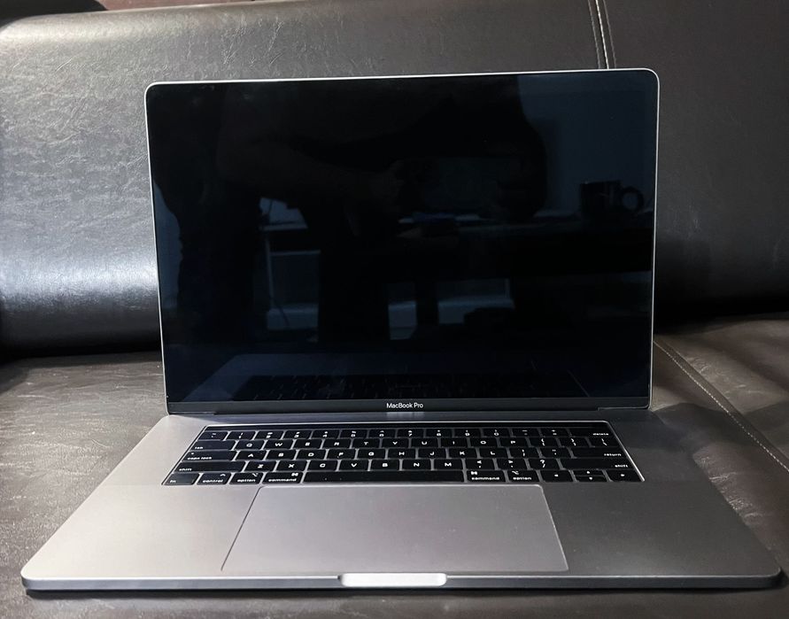 Apple MacBook Pro 15 i9 32gb DDR4 512gb SSD Stan bardzo dobry