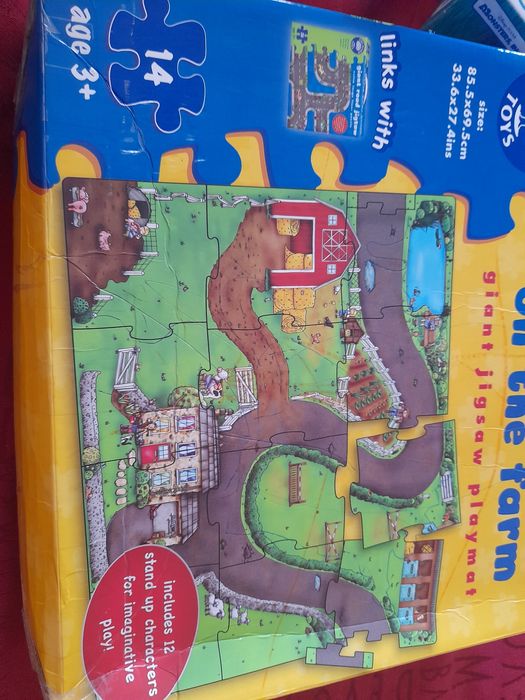 2 puzzles gigantes que se juntam - cidade e quinta