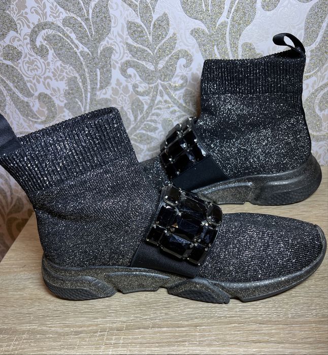 Стильні жіночі кросівки