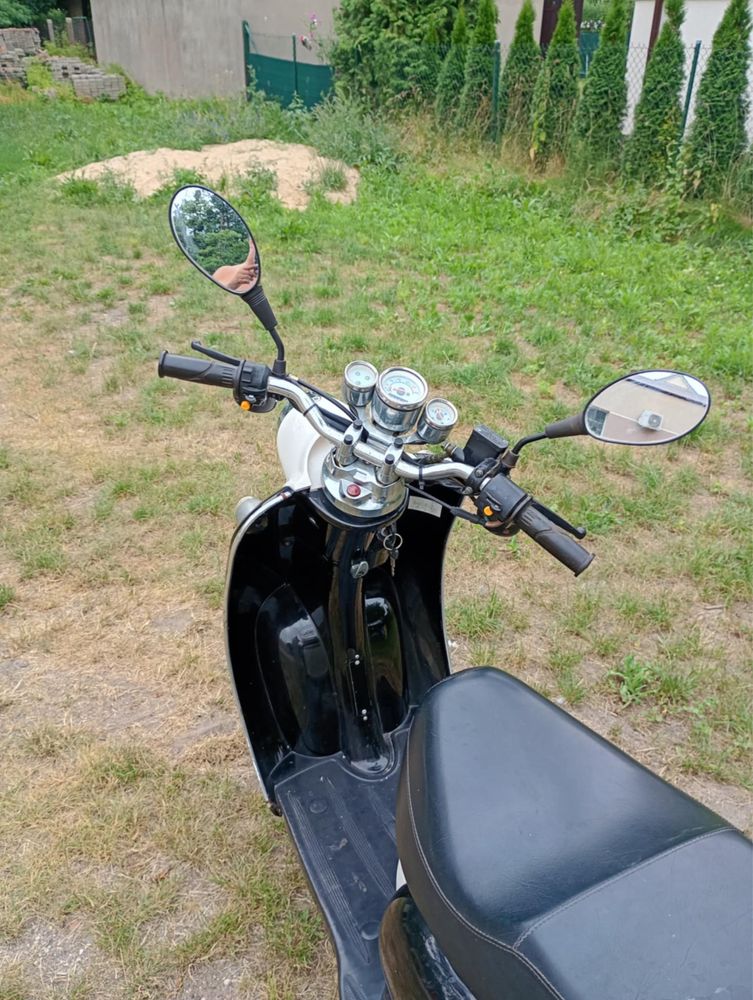 Skuter Yiying 50ccm Jak klasyczna Vespa 2009 rok