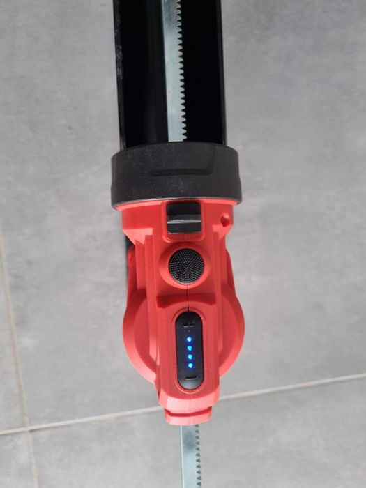 !Elektryczny, akumulatorowy  pistolet do silikonu Makita