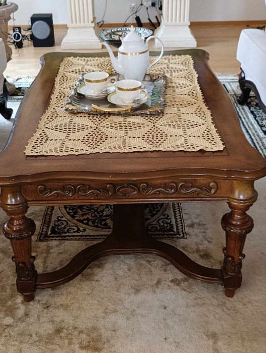 Ława w klasycznym stylu retro