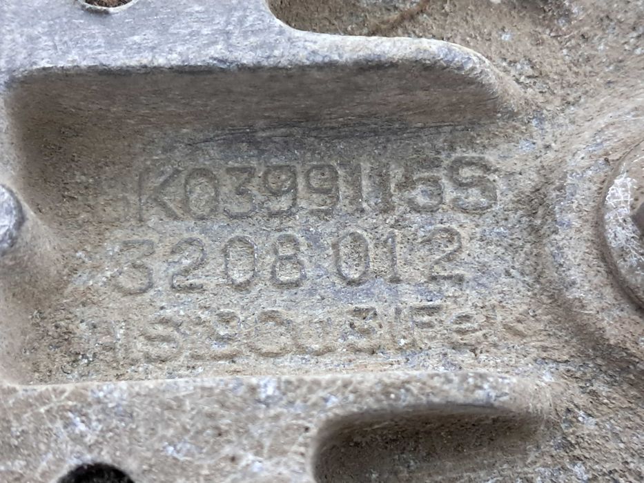 Podpora łapa belka poduszka skrzyni biegów AUDI A4 B8 A5