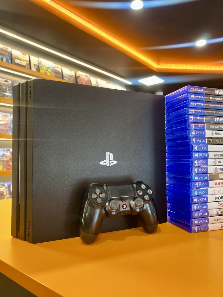 PlayStation 4 Pro + гра на вибір, з гарантією на 12 місяців!