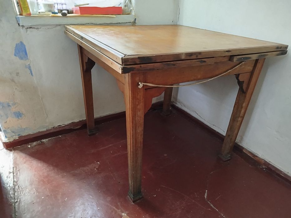 Міцний розкладний ретро стіл з натурального дерева