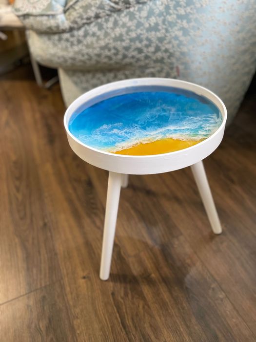 Столик з епоксидної смоли