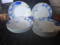 Conjunto de pratos 5 fundos + 8 sobremesa em porcelana c/ bolas azuis