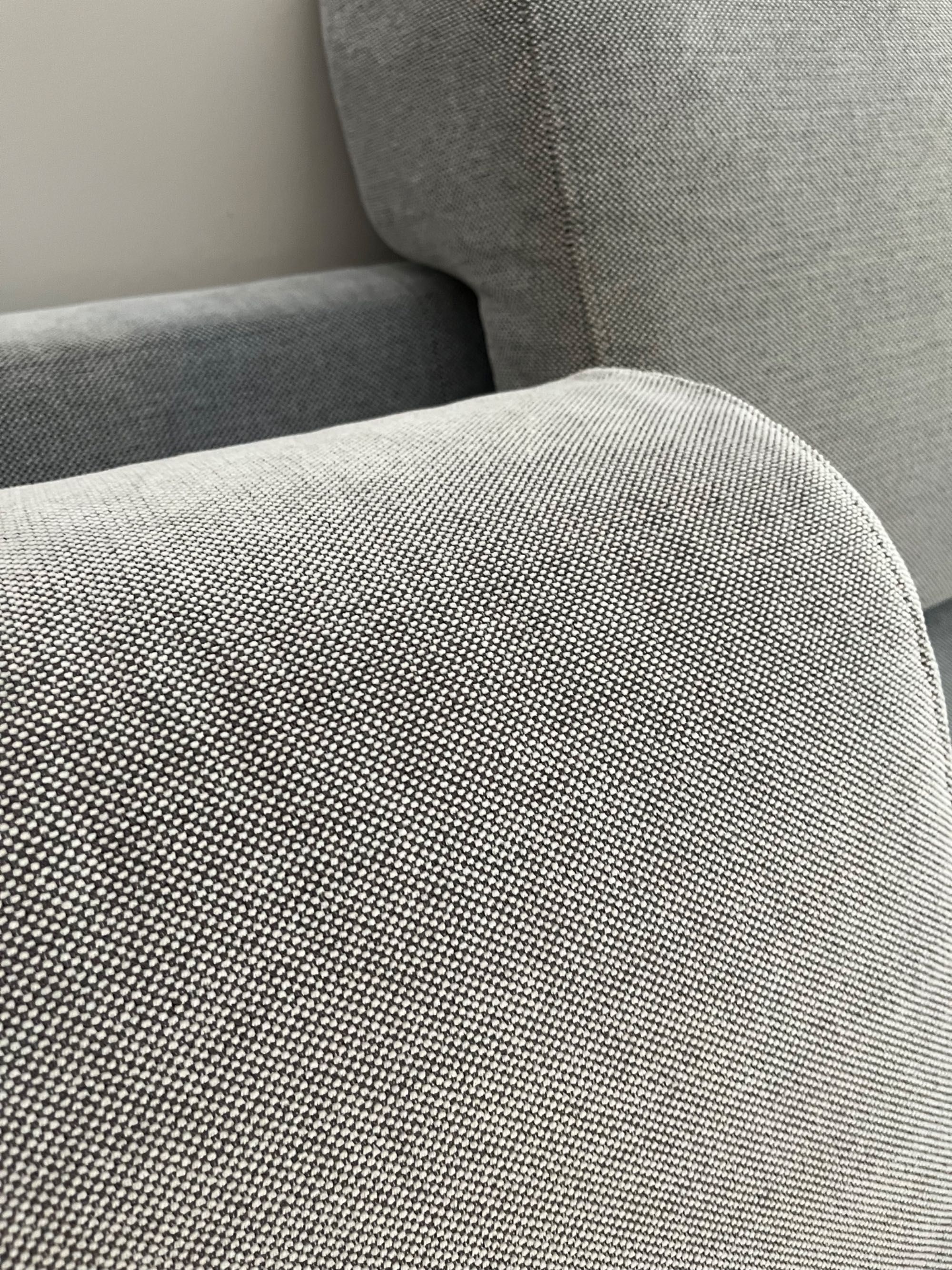 Sofá cinzento com chaise longue