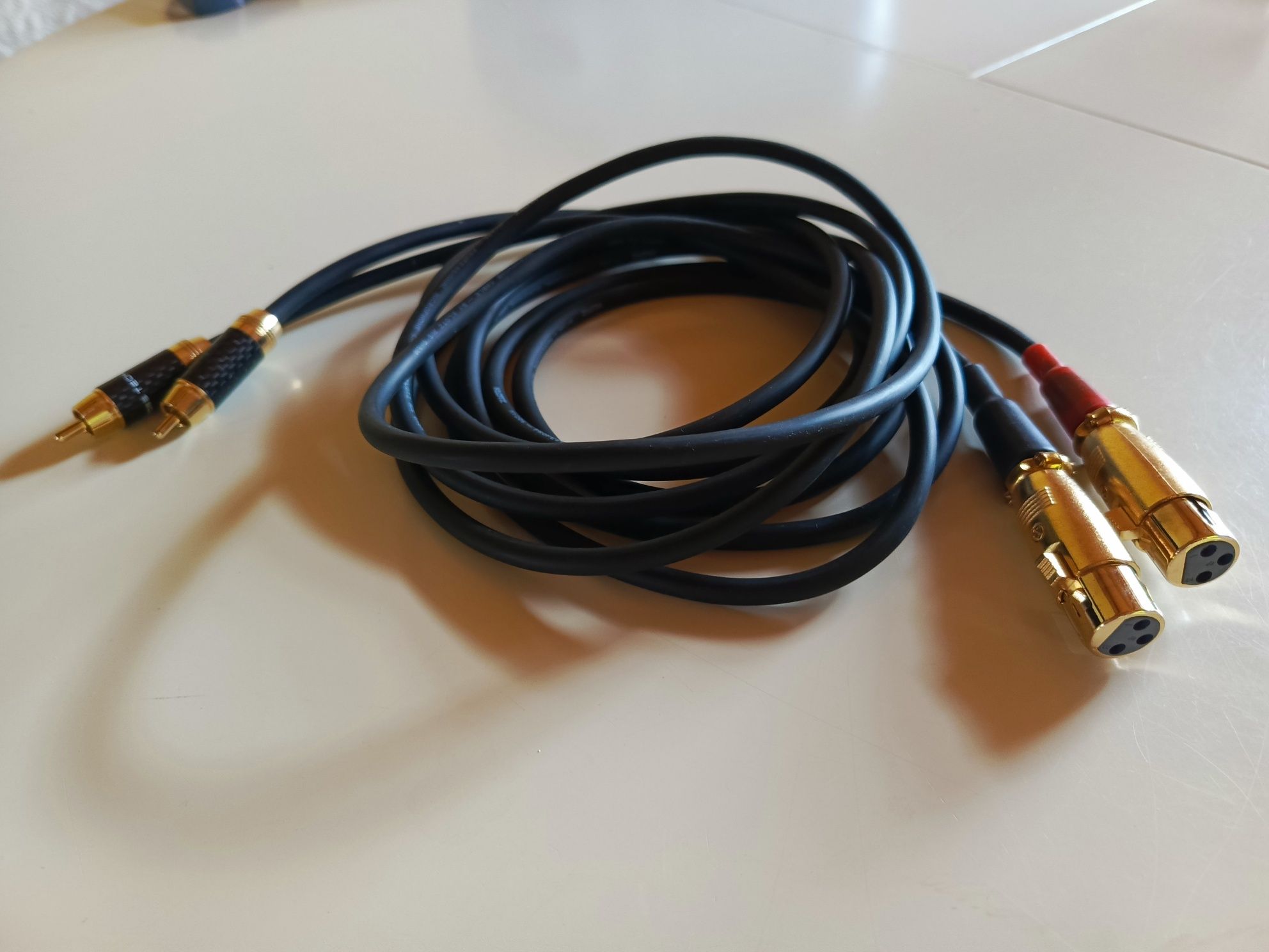 kabel mikrofonowy marki Klotz model MY286 długość 2 metry złote