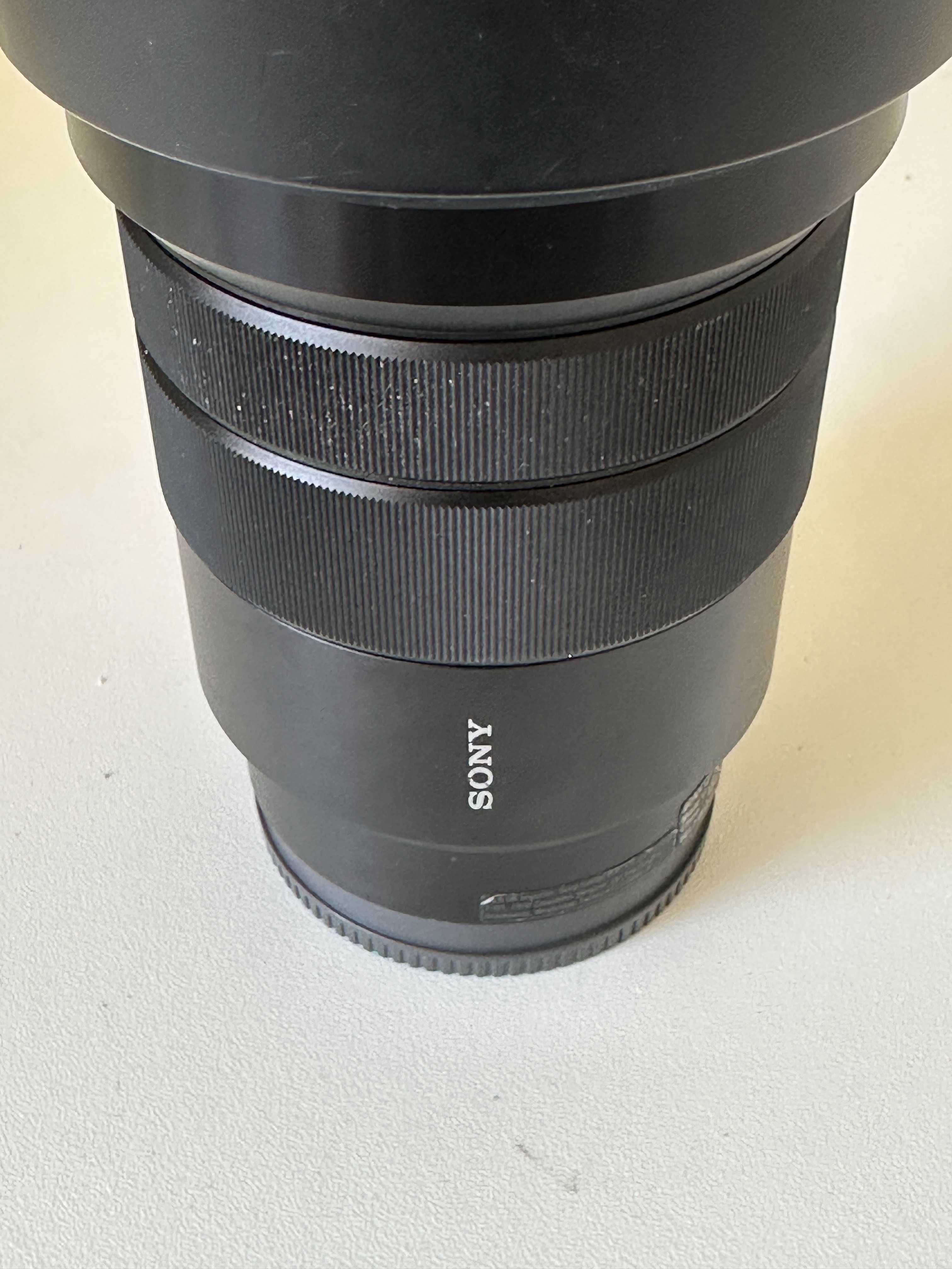Objetiva Sony SELP18105G E PZ 18-105mm f/4.0 G - APS-C