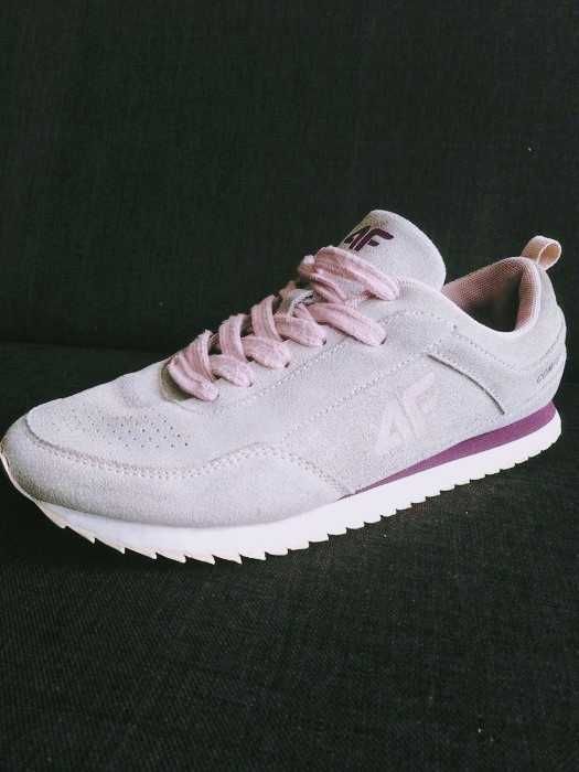 4F. Buty damskie.