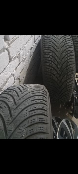 Komplet opon zimowych felgi stal+kołpaki nowe