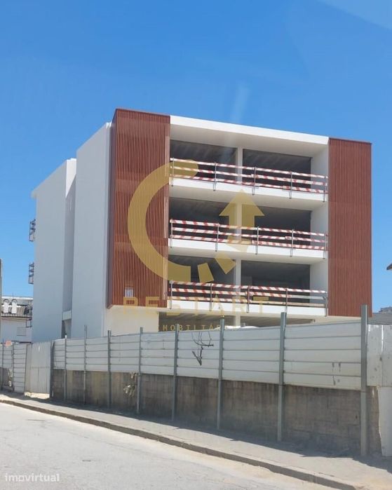 Loja com 280 m2 P/ Clinica ou Confeitaria  – Madalena, Vila Nova de Ga