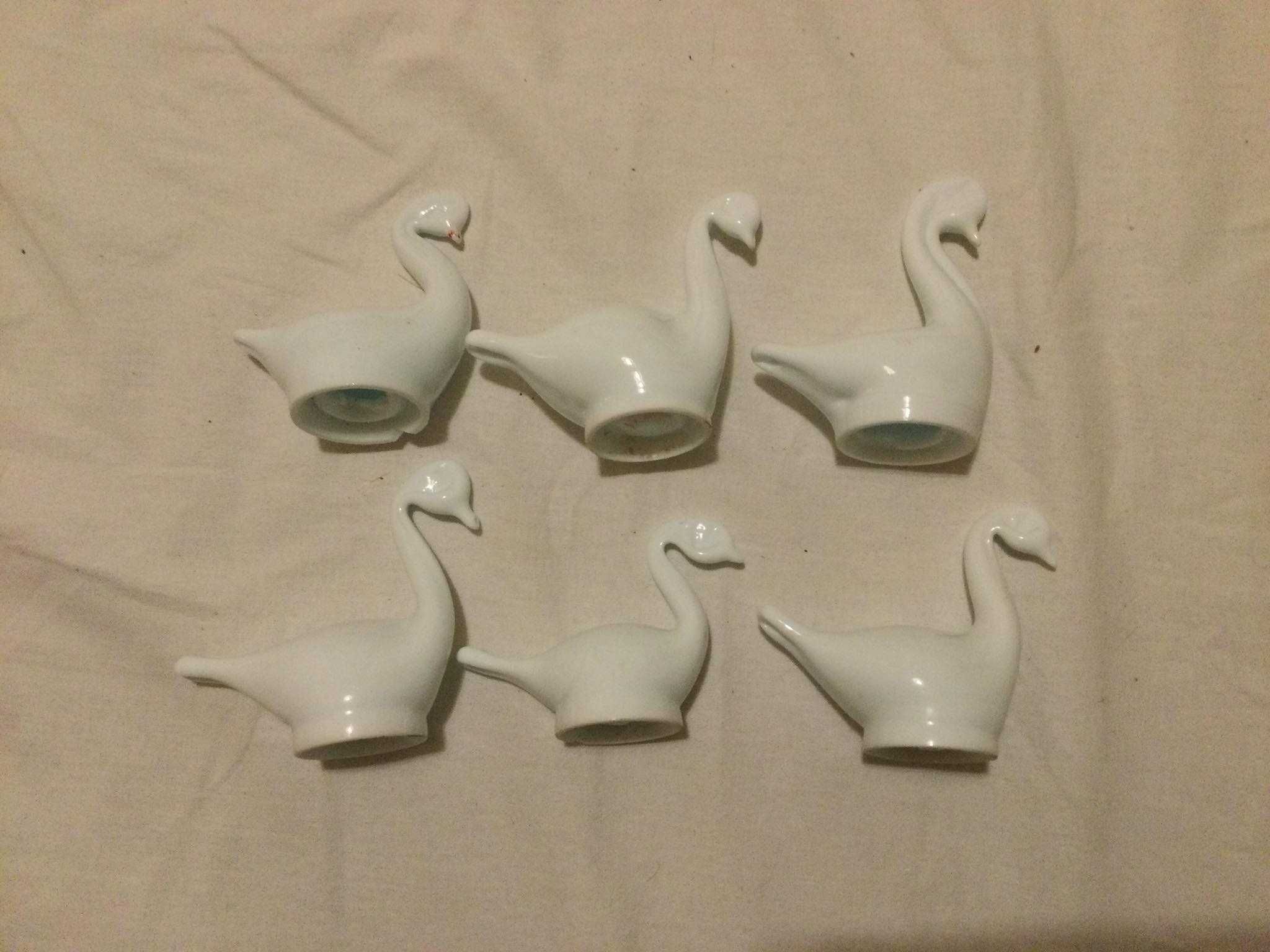 Kolekcja porcelanowych łabędzi