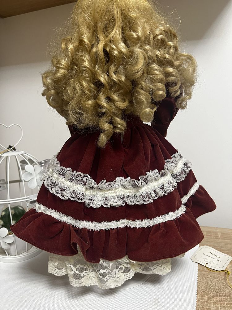 Порцелянова лялька 45 см на підставці