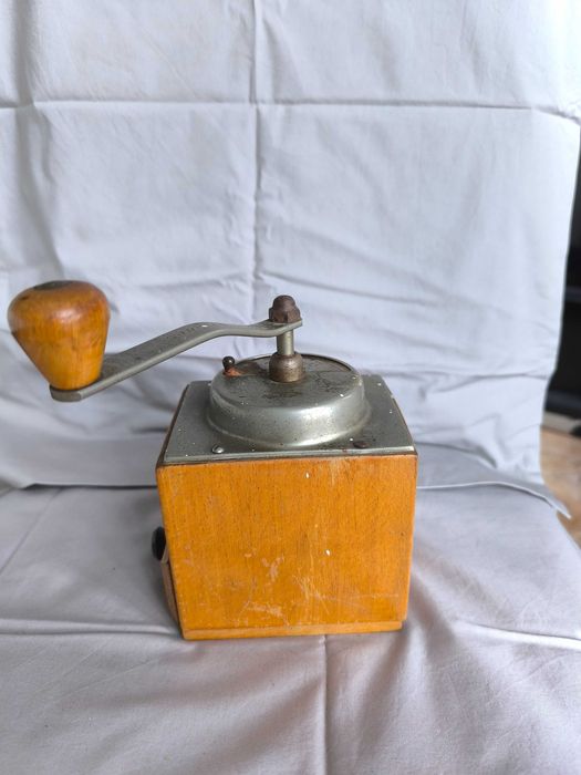 Moinho de café antigo Peter Diennes