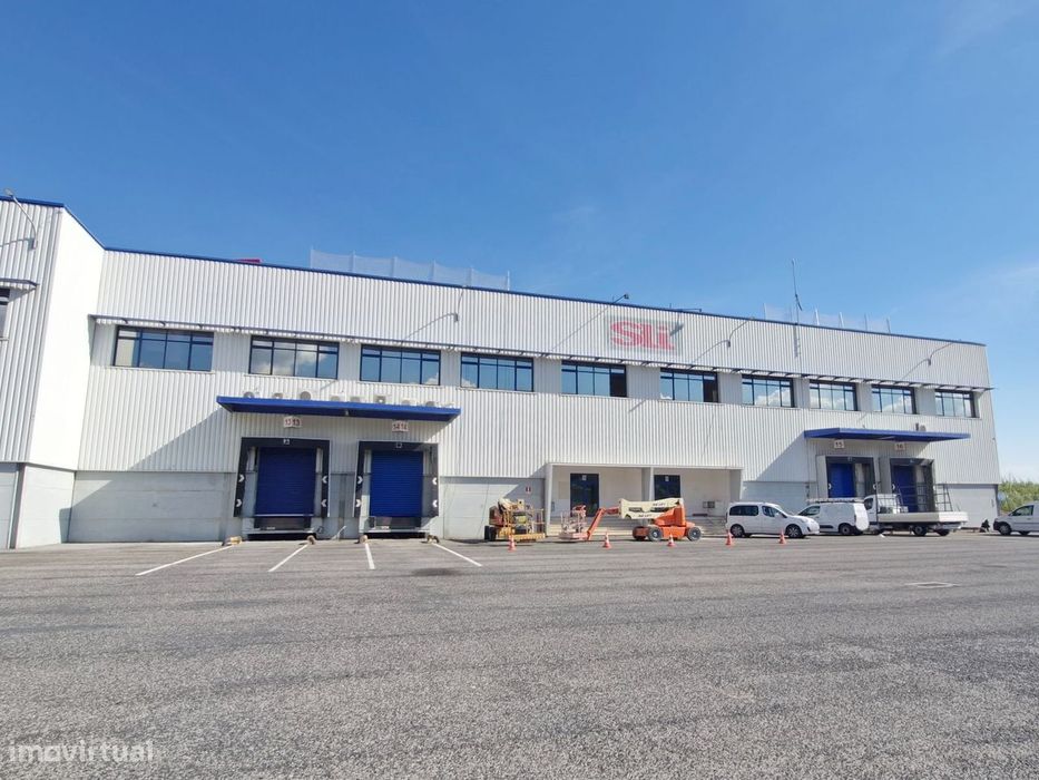 Armazém Castanheira do Ribatejo | 5.751 m2 | Arrendamento