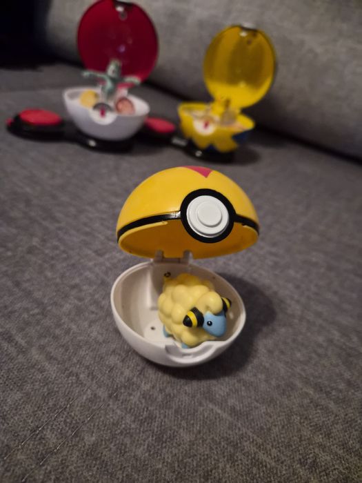 Pokemon ataque surpresa oferta de uma bola pokemon