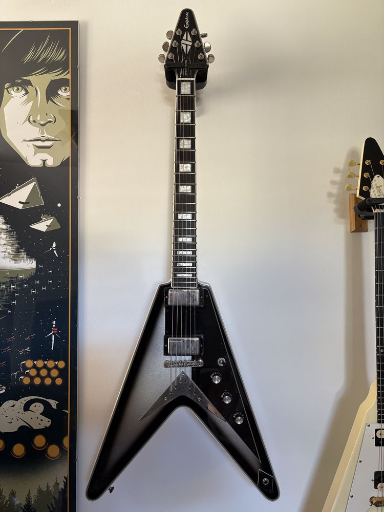 Epiphone brent hinds silverburst flying v