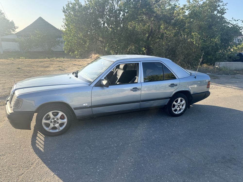 Продам mercedes 124